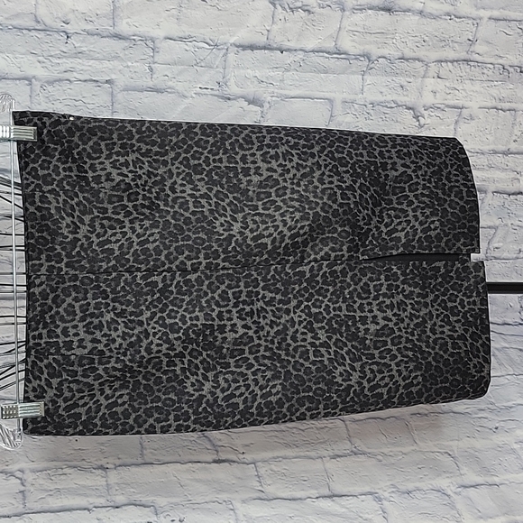 89th AND MADISON Black and Gray Animal Print Skirt Size Small - Picture 5 of 6